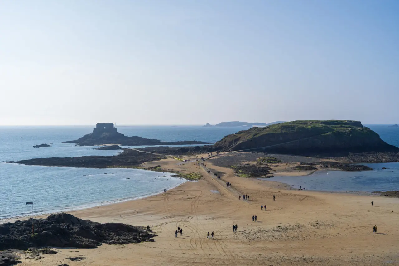 Wide open path to Grand Bé revealed at low tide, surrounded by seawater on both sides